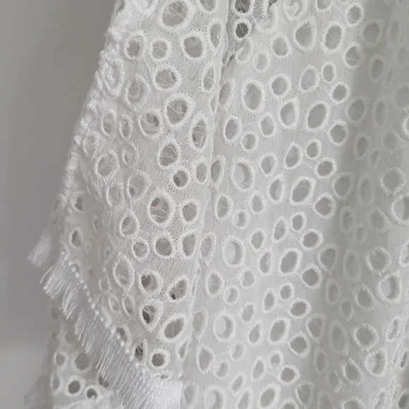 LILLY PULITZER LILLETTE TOP WHITE EYELET NWT Size Small - Picture 7 of 8